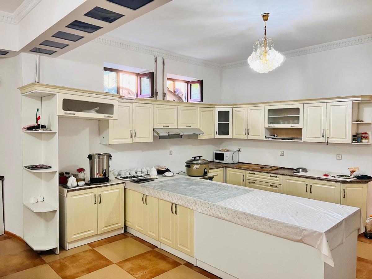 דושאנבה Alisher Hotel מראה חיצוני תמונה